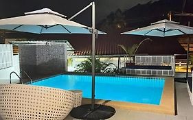 Elephant Sports Bar And Accommodation