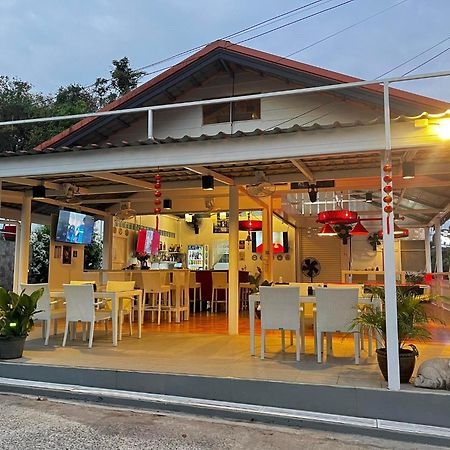 Elephant Sports Bar And Accommodation Phuket Esterno foto