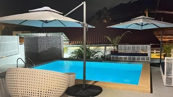 Elephant Sports Bar And Accommodation Phuket Esterno foto