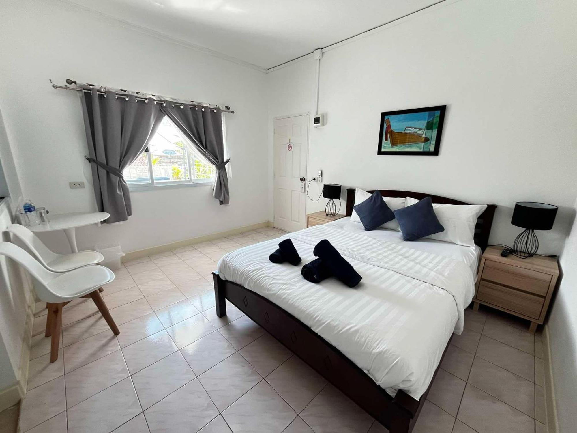 Elephant Sports Bar And Accommodation Phuket Esterno foto