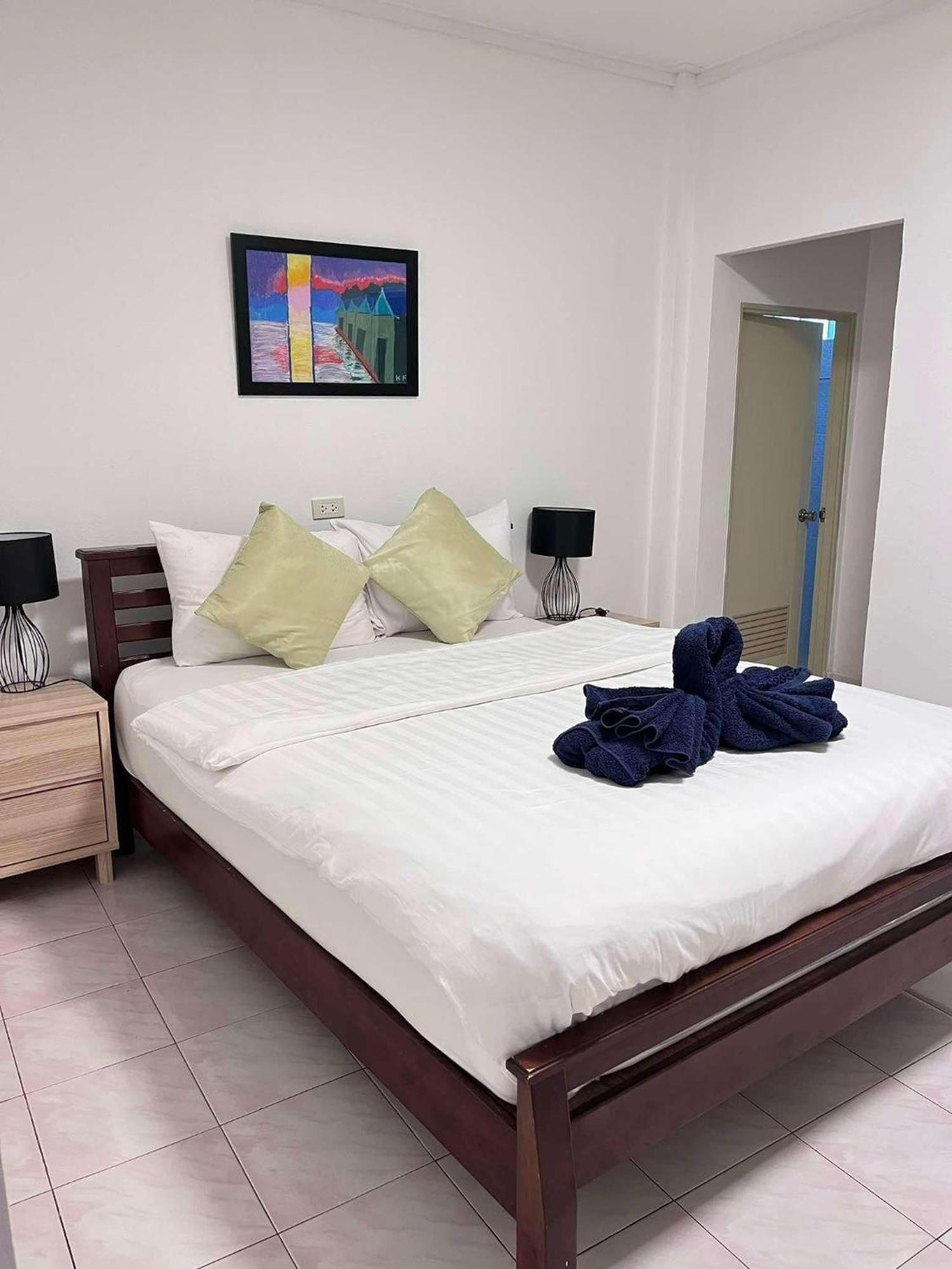 Elephant Sports Bar And Accommodation Phuket Esterno foto