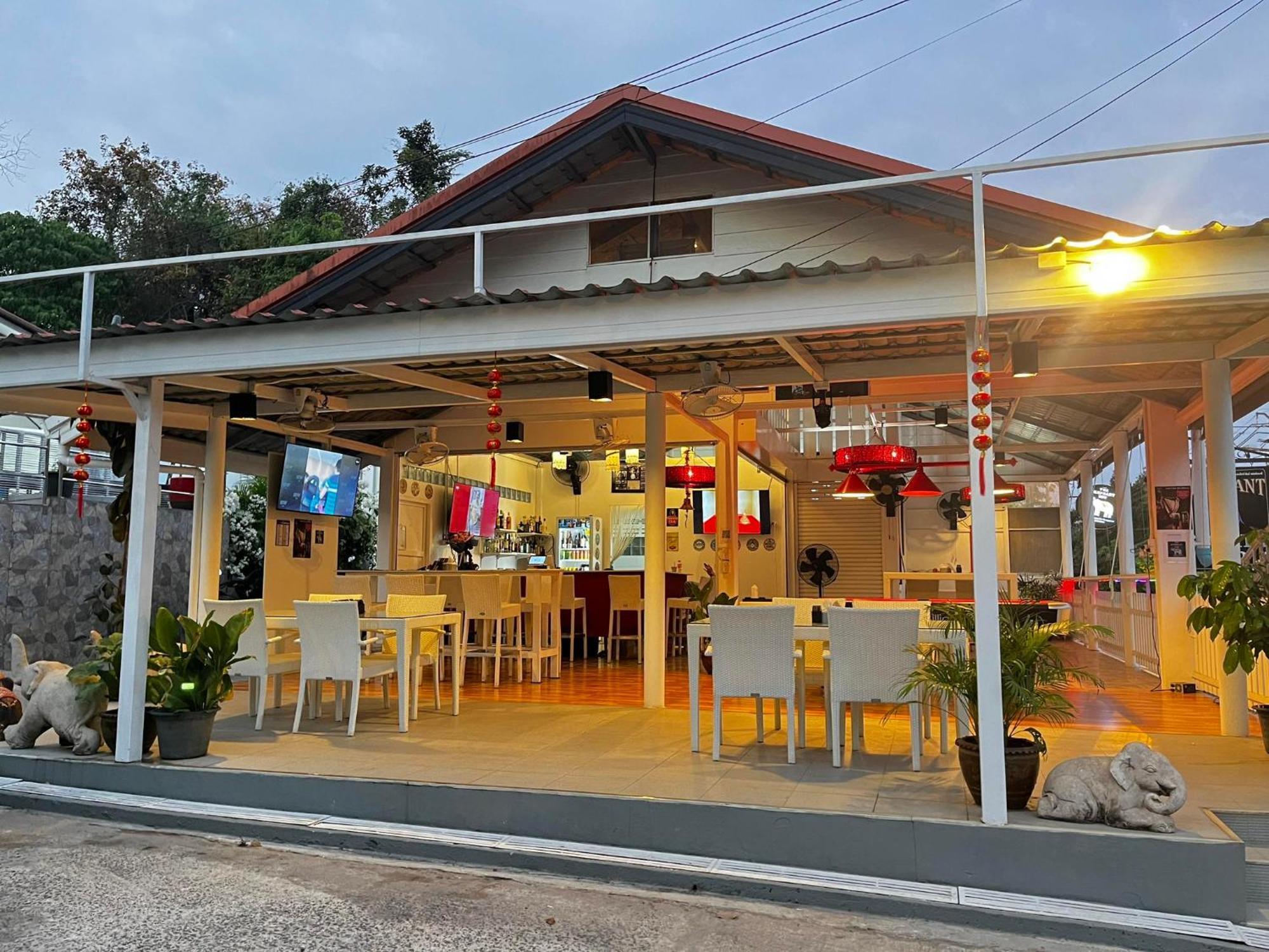Elephant Sports Bar And Accommodation Phuket Esterno foto